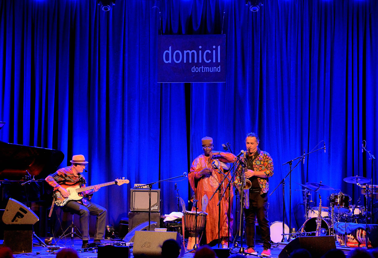 Georg mit AFRO WELT JAZZ im Domicil in Dortmund anläßlich des CREOLE NRW Musikwettbewerbs 2026