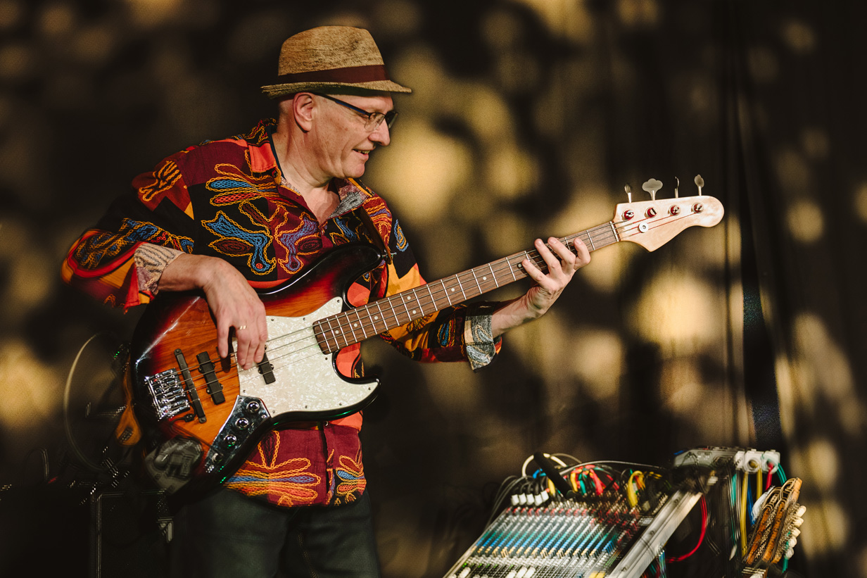 Georg spielt Bass